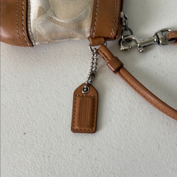 *Coach Tan and Cream Wristlet with Hangtag - Picture 3 of 4